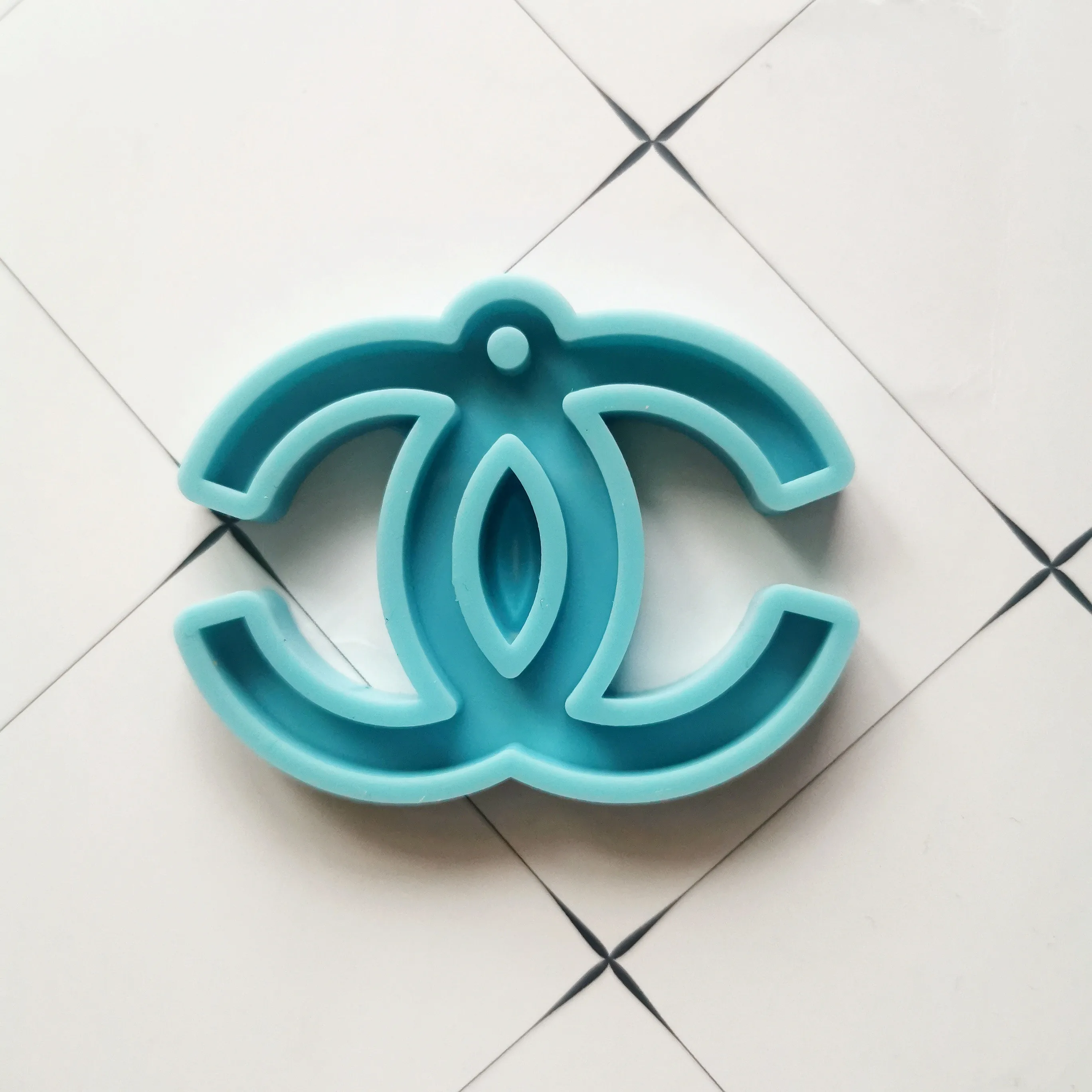 

DIY epoxy gift tag Shinny Luxury Brand logo key chain molds