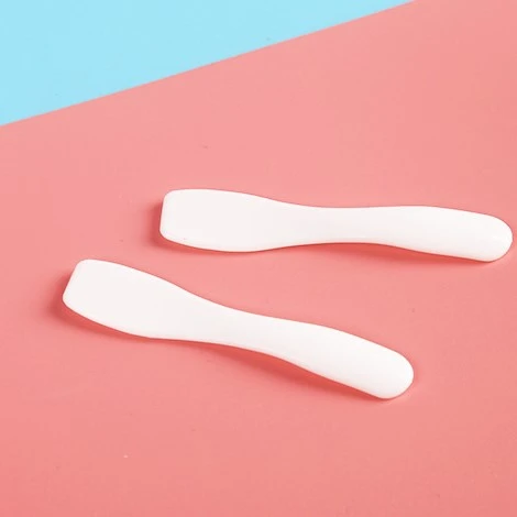 

6.2cm White Custom Logo Cosmetic Honey Facial Cleansing Spatula Packing Tools Cream Spoon Plastic Spatula Supplier