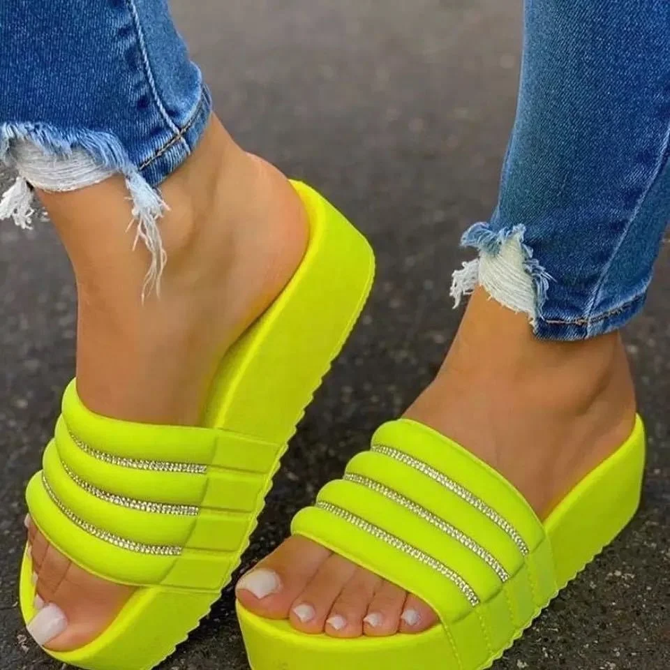 

2021 Summer Europe and the United States new type flip-flops diamond thick slipper, Customized color
