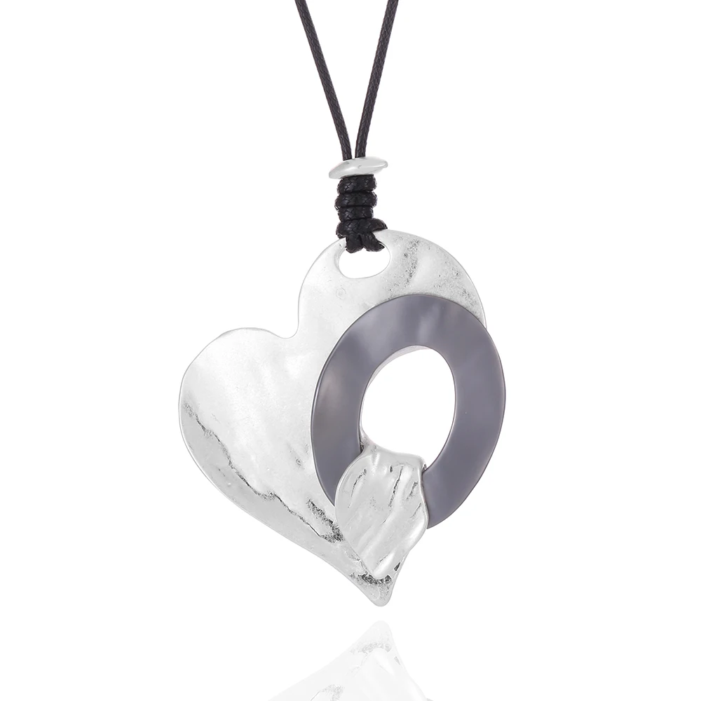 

Amazon's best-selling classic female pendant necklace of 2021 is a collection of geometric hearts, delicate sweaters and pendant