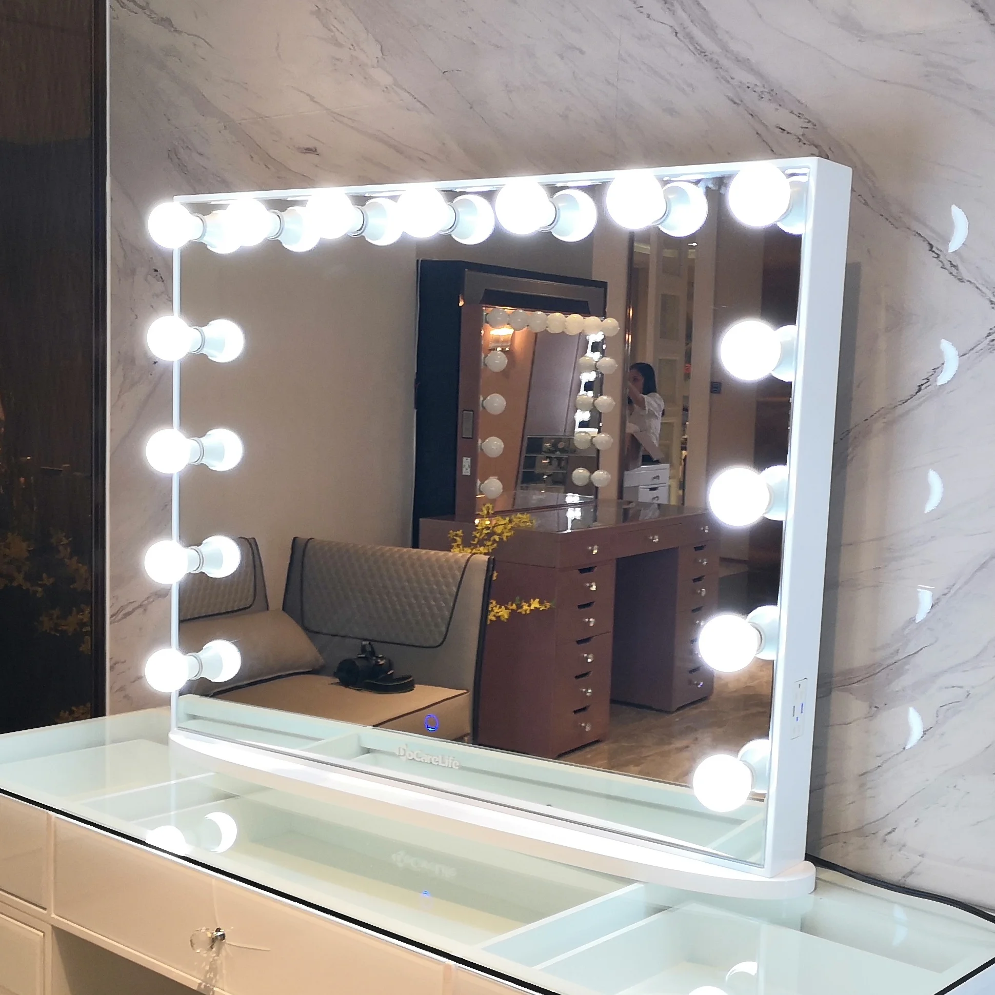 

Stock on US! Docarelife 15 Lighted Led Bulbs Wooden Dresser Hollywood Style Table Vanity Mirror