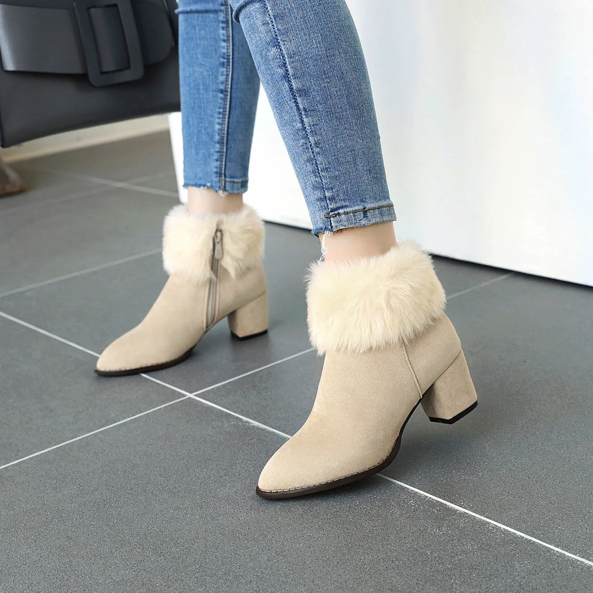 

Winter New Round Head Furry Suede Leather Medium Heel Side Zipper Ladies Boots