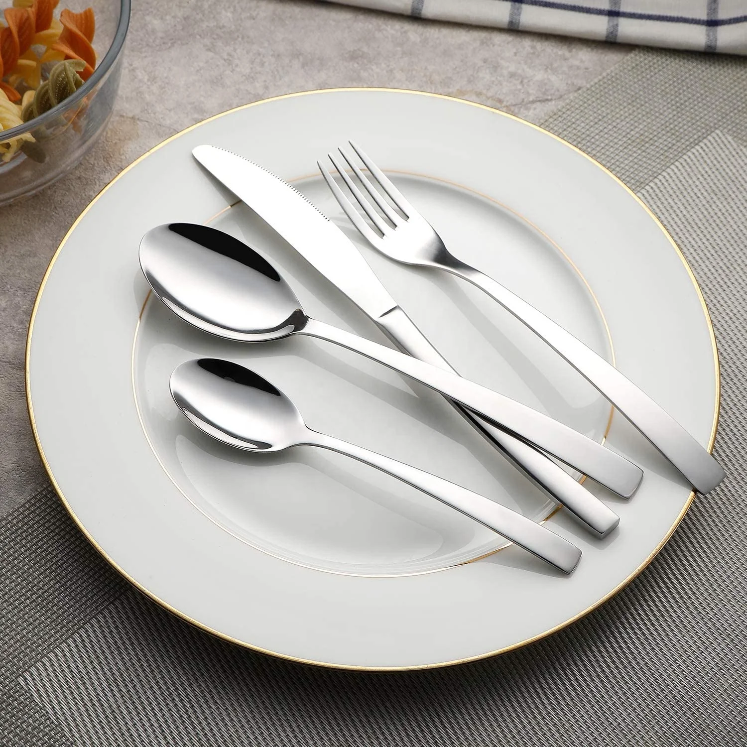 

WUJO 18 / 0 LARGE STOCK Silver Spoon Fork Silverware Stainless Steel Cutlery Set 16pcs