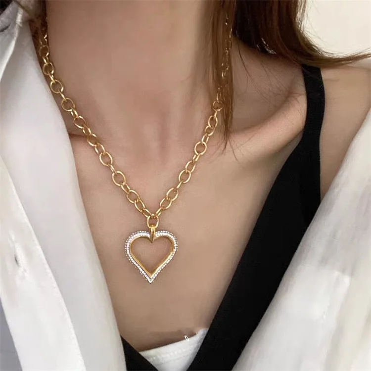 

2021 New Love Full Diamond Necklace Ins Cold Wind Light Luxury Minority Female Hip Hop Smiling Face Clavicle Chain Necklace, Picture shows