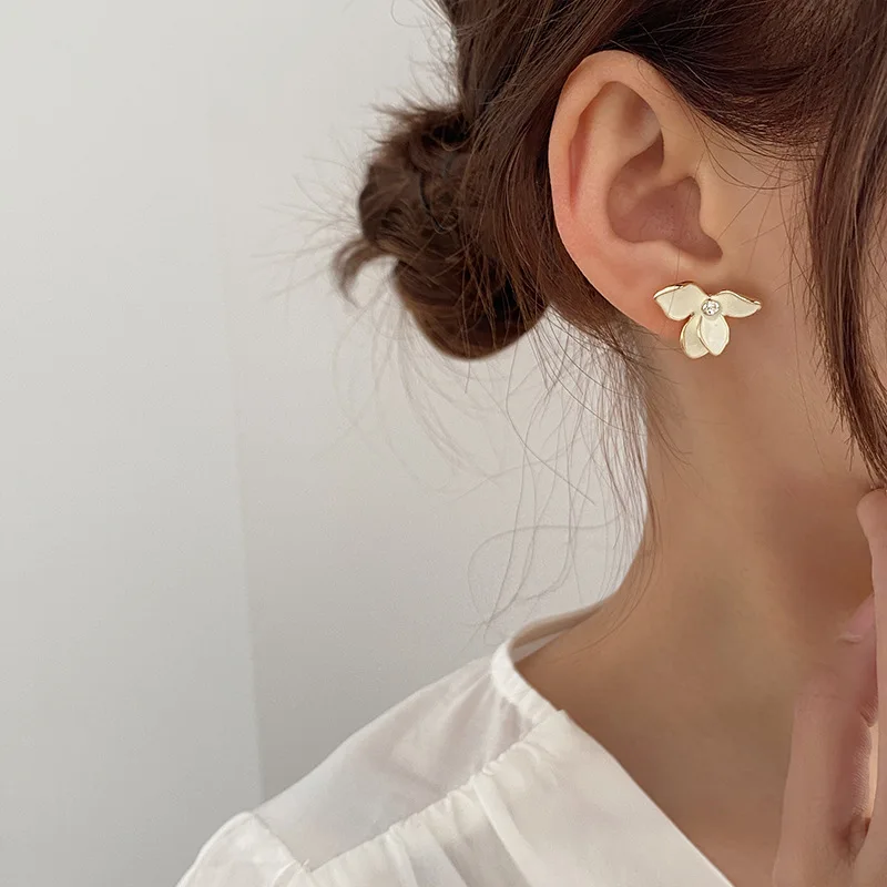 

JUHU Luxury Diamond-studded Glazed Flower Earrings Women Exquisite Small Earrings 2021 New Tide Niche Design Sense Earrings, Diamond-dropped glaze flower earrings silver needle