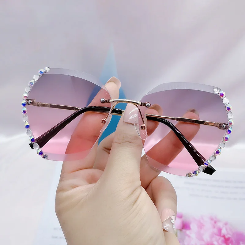 

YIDING Hot Fashion bling rhinestone shades uv400 sunglasses Metal Frame trendy women sunglass diamond mirror shades sunglasses, As is or customized
