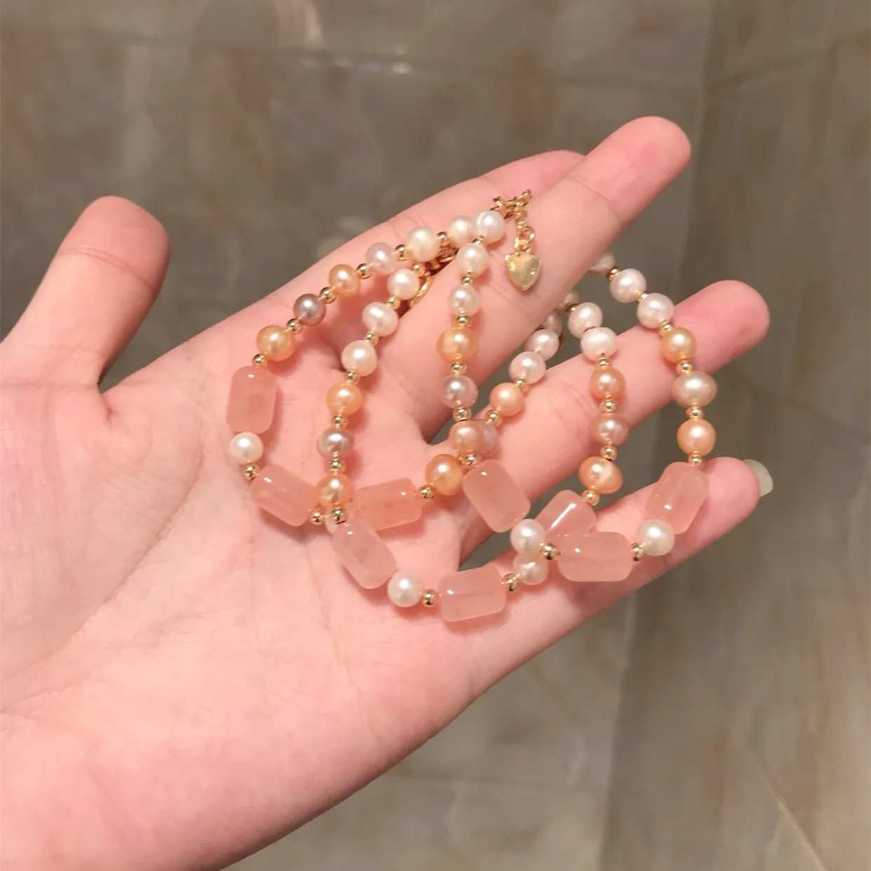 

Women Gold Charm Natural Rose Crystal Beaded Bangles With Freshwater Pearl Bracelet