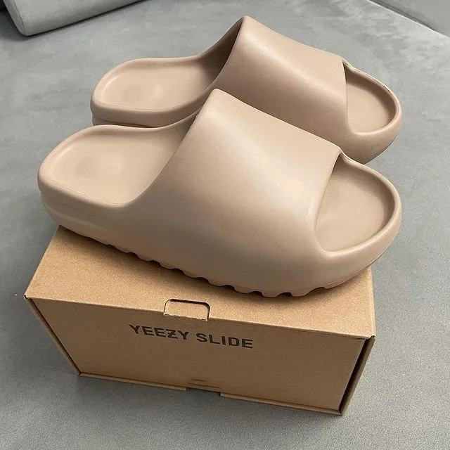 

2021 Brand Name Women Sandal Zapatillas Yeezy 350 Premium Solid Color Anti Slip Slides Slipper For Woman And Man
