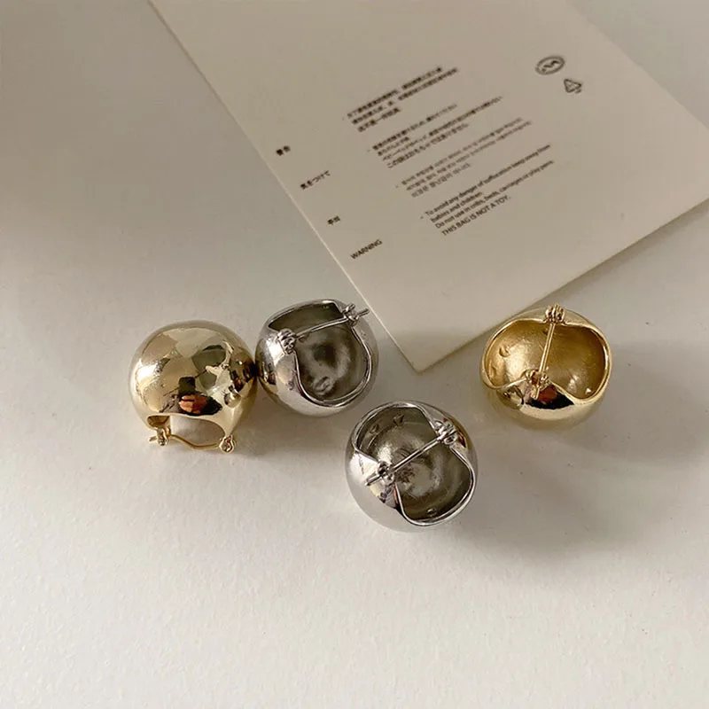 

Vintage Geometric Metal Hollow Ball Earring Small Simple Alloy Hoop Earring Women Temperament Jewelry Accessories 202103