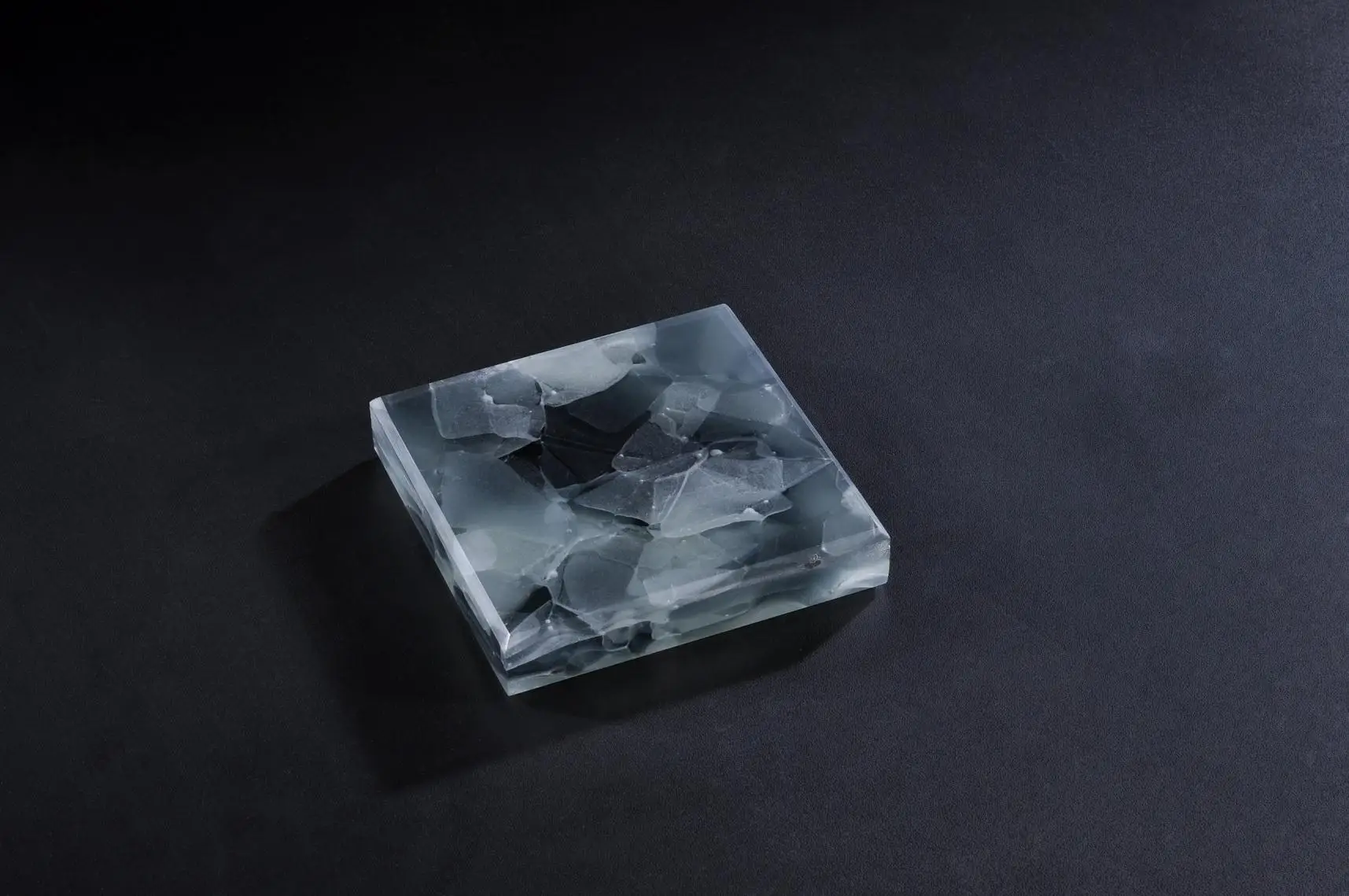 最新的人造石蓝色平板背光缟玛瑙玻璃台面