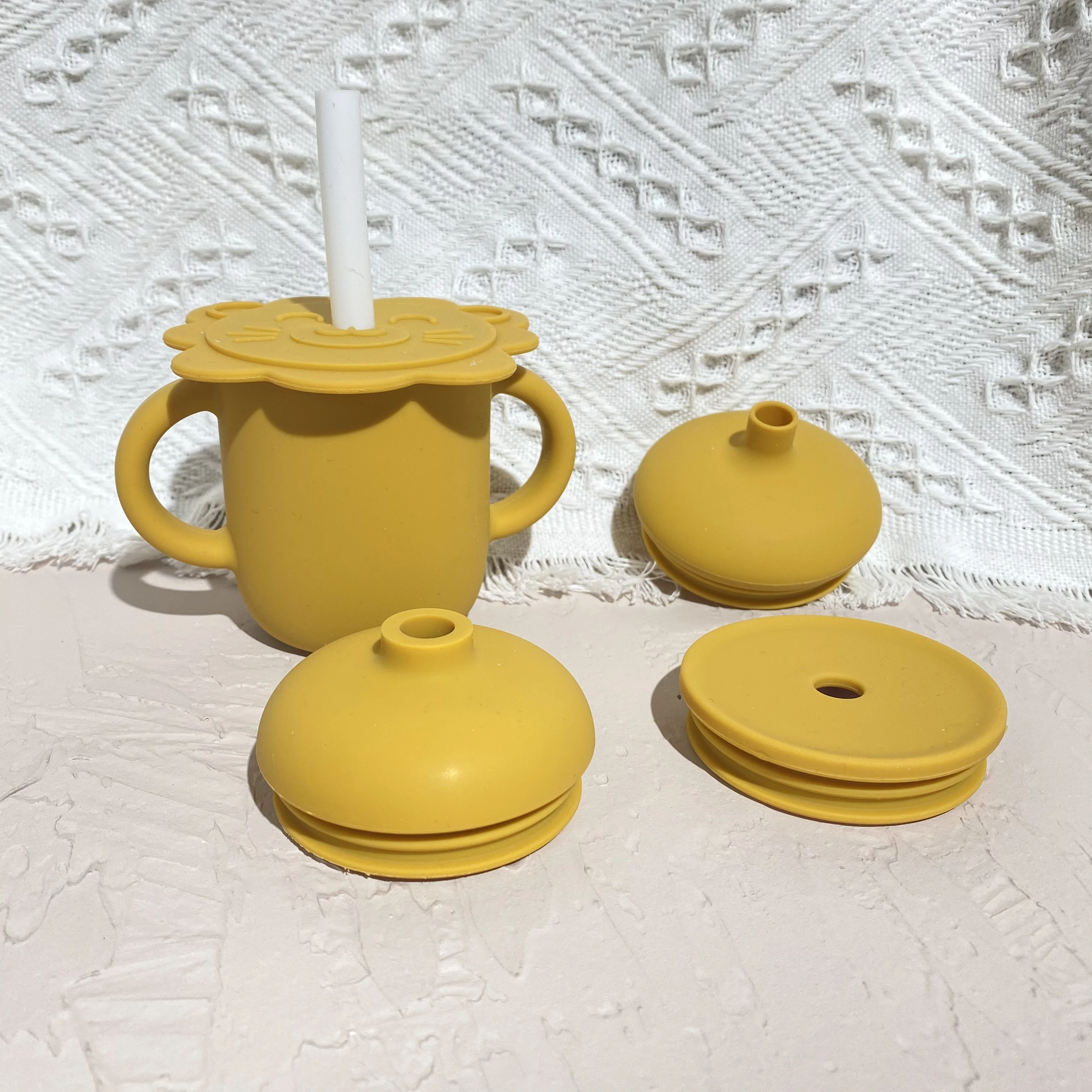 

Hot Selling Cute children's non-slip and drop-proof silicone water cup For Baby silicone cup with straw