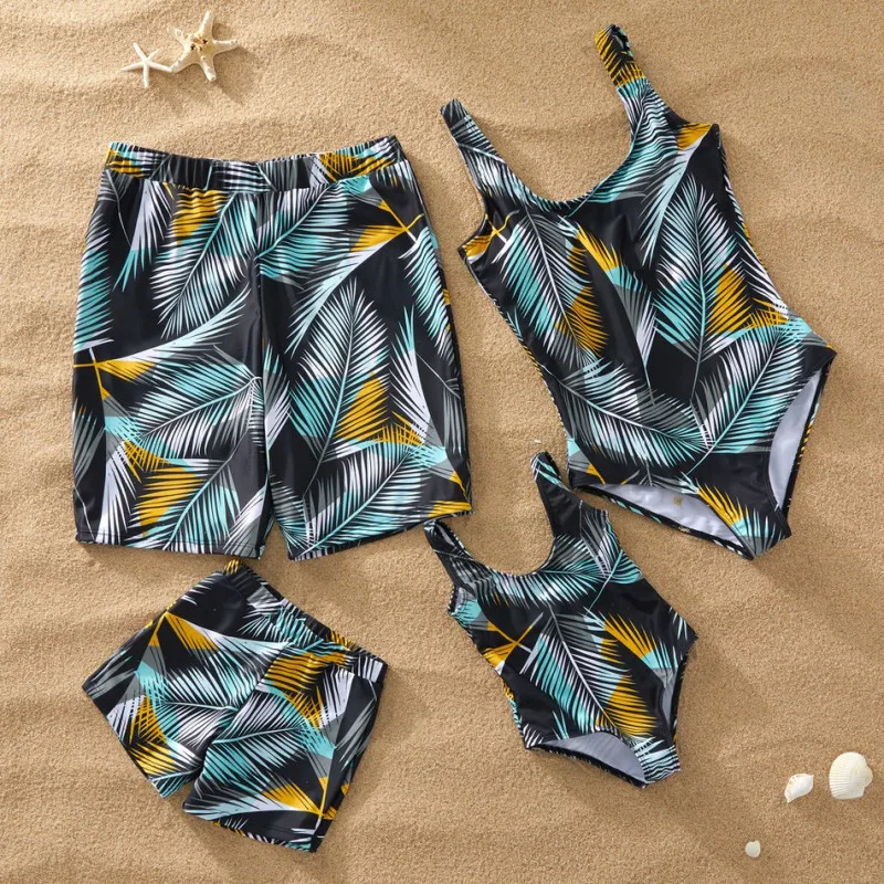 

Family Swimwear 3 Pieces Bikini Set for Women Beach Shorts for Men Couples Children Girl Boy Parent-child Swimsuits Bathing Suit, Picture