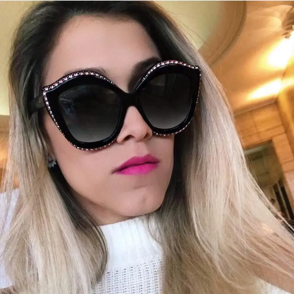 

SHINELOT Best Price Oem Newest Stylish Sun Glasses Lip Shape Diamond Girls Sunglasses For Women