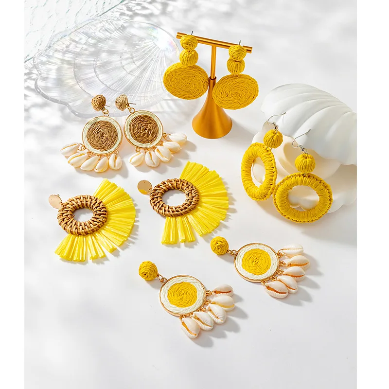 

2023 New Handmade Geometric Earrings Summer Seaside Resort Style Straw Woven Earrings With Shell Pendant