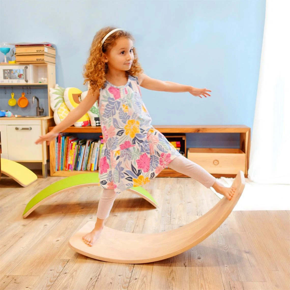 

Montessori Beech Wooden Small Balance Board For Toddlers Toy Practicing Climbing Balance Rocking Toys Indoor Playground Wobble, Customized color