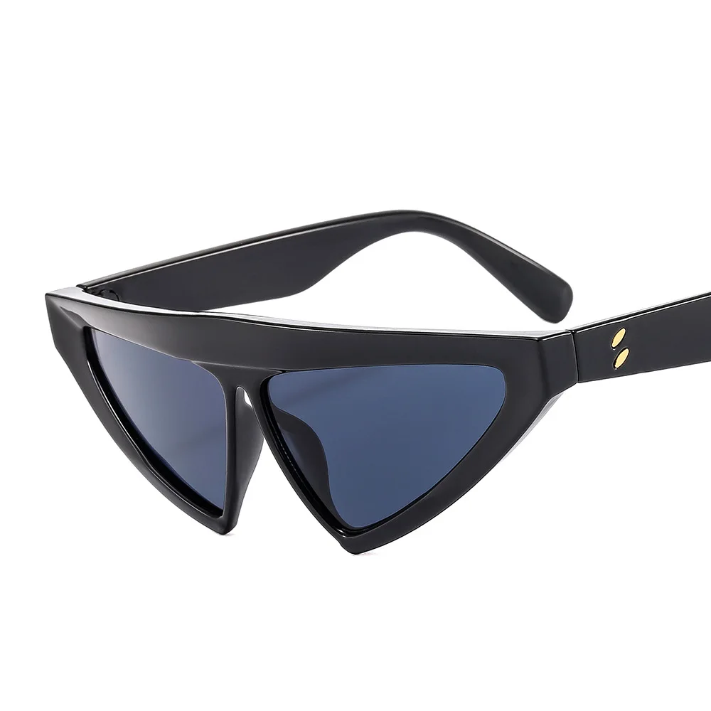 Private Label Sunglasses Women Lunettes De Soleil Concave Logo Wholesale Promotion Fashion Women Small Triangle Rivet Sunglasses