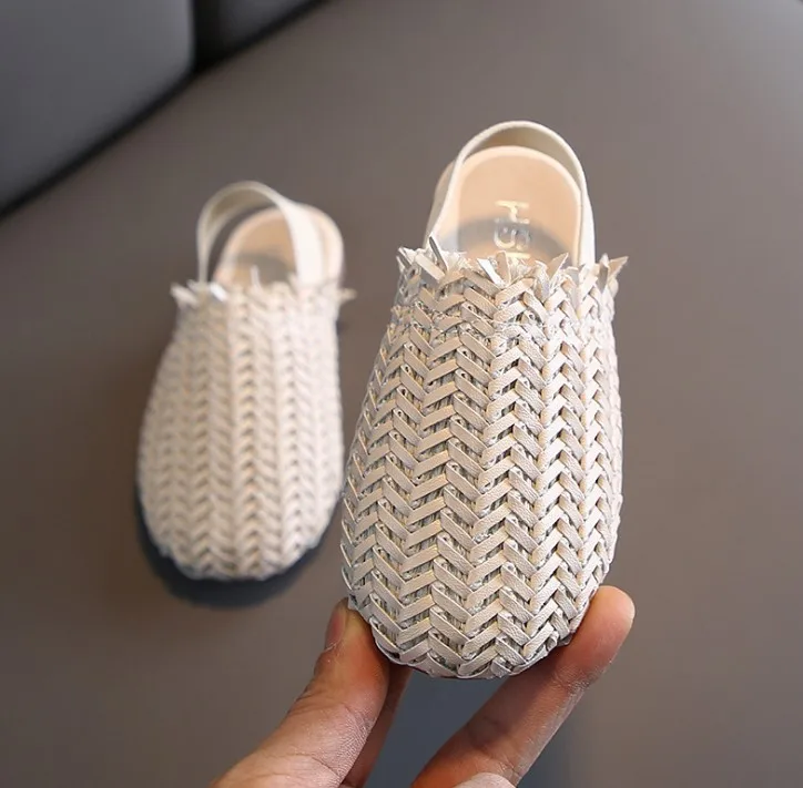 

Girls' Woven sandals Korean version children's Retro foot covering casual shoes Baotou children's sandals, Black,white,brown