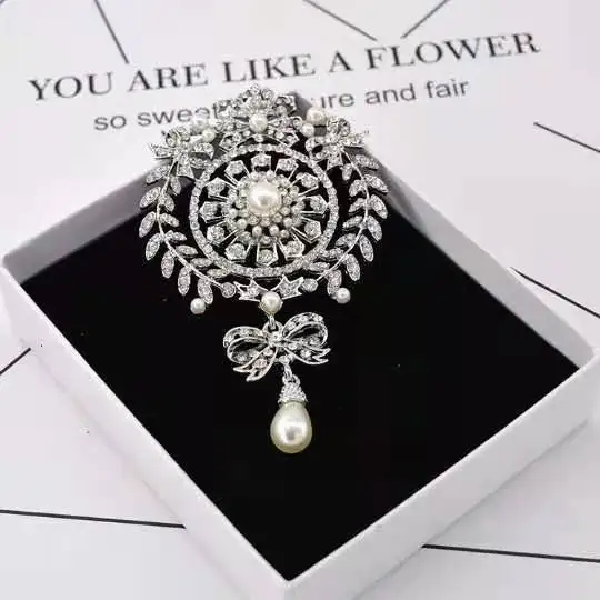 

Alloy Safety Brooch Pins Blooming rhinestone brooch