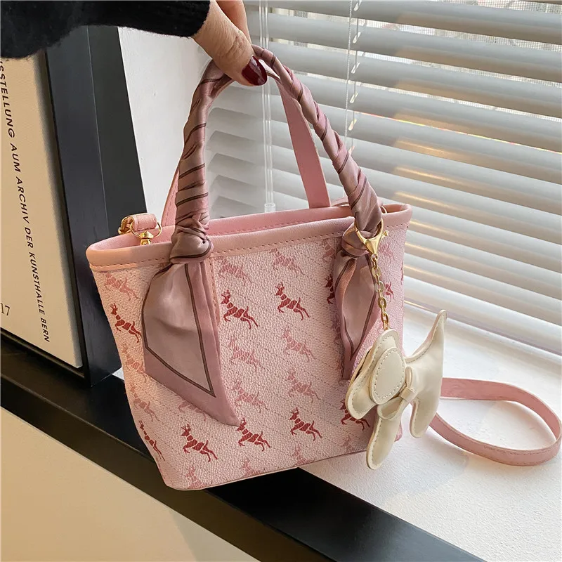 

New minimalist crossbody bag with casual texture portable bucket bag