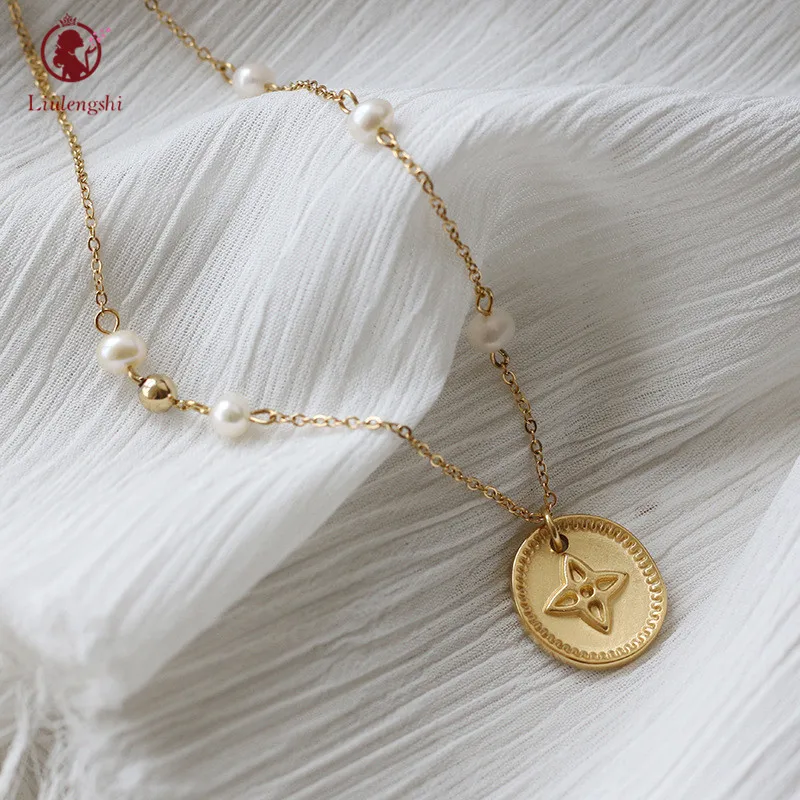 

Hawaiian Jewelry Wholesale Stainless Steel Pearl Link Necklace Gold Plated Embossed Flower Oval Pendant Necklace For Women