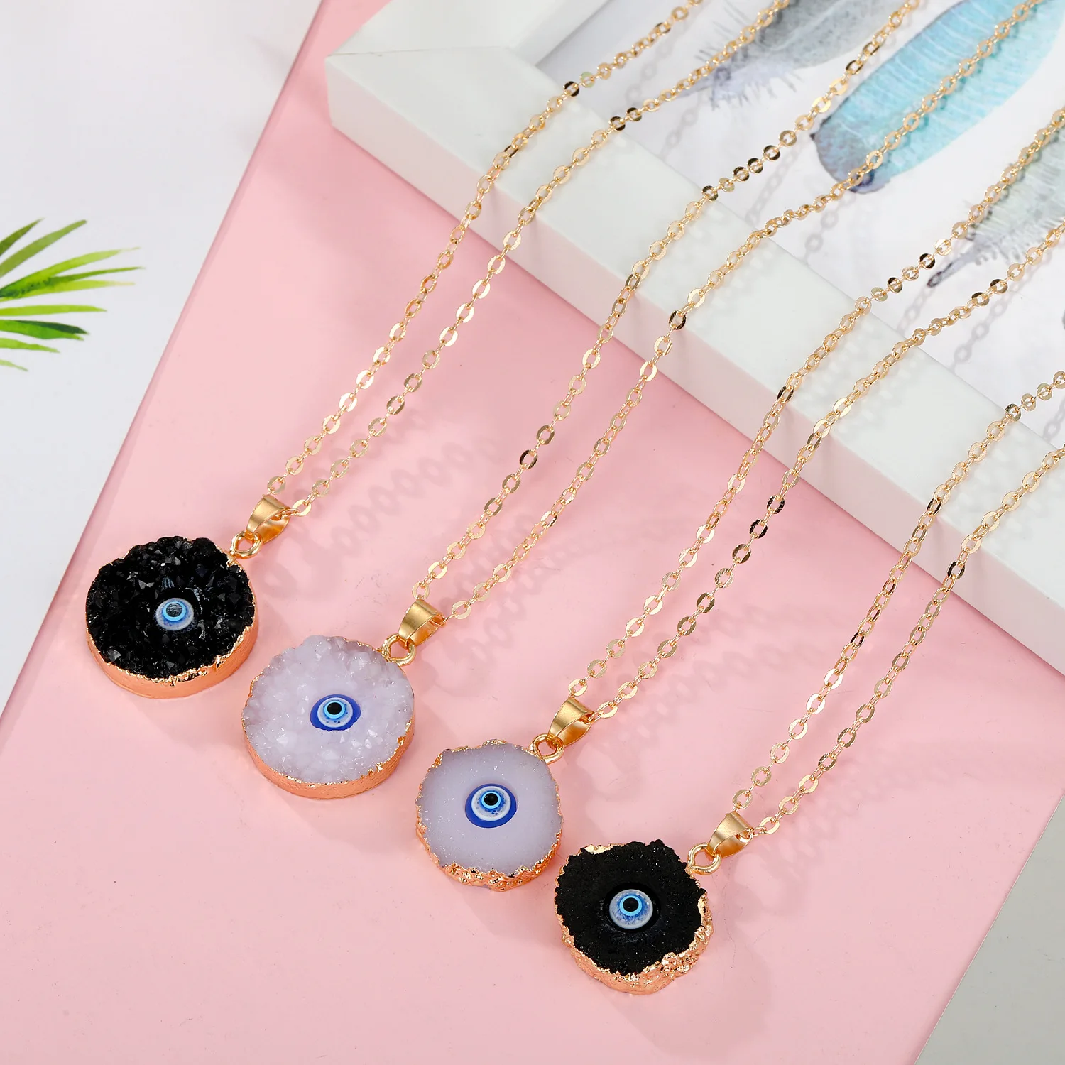 

Hotselling Natural Quartz Crystal Blue Eyes Pendant Necklace Simple Irregular Round Shape Evil Eyes Druzy Necklace, As picture