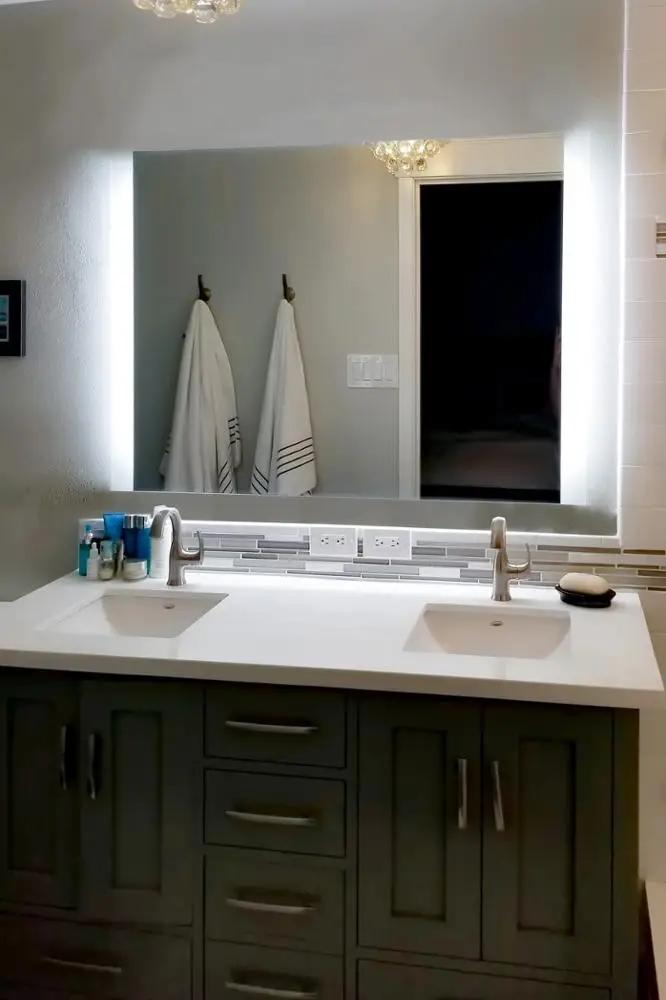
Customized size backlit bathroom mirrors anti fog frameless led illuminated rectangular mirror 