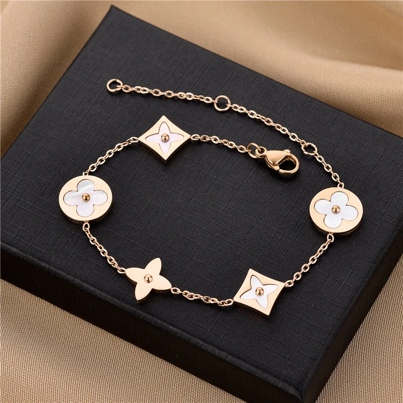 

new Korean style four-leaf clover Stainless Steel bracelet ladies fashion classic bracelet four-leaf flower jewelry, Picture shows