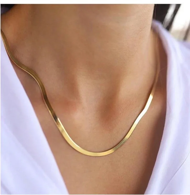 

European American Simple Personality Snake Bone Choker Necklace 18K Gold Stainless Steel Herringbone Chain Necklace for Women