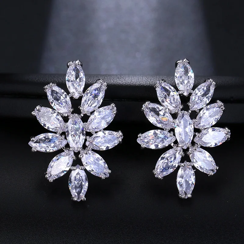 

Fashion Personality Bohemian Zircon Female Exaggerated Temperament Wild Bling Bridal Crystal Stud Earrings Factory Price