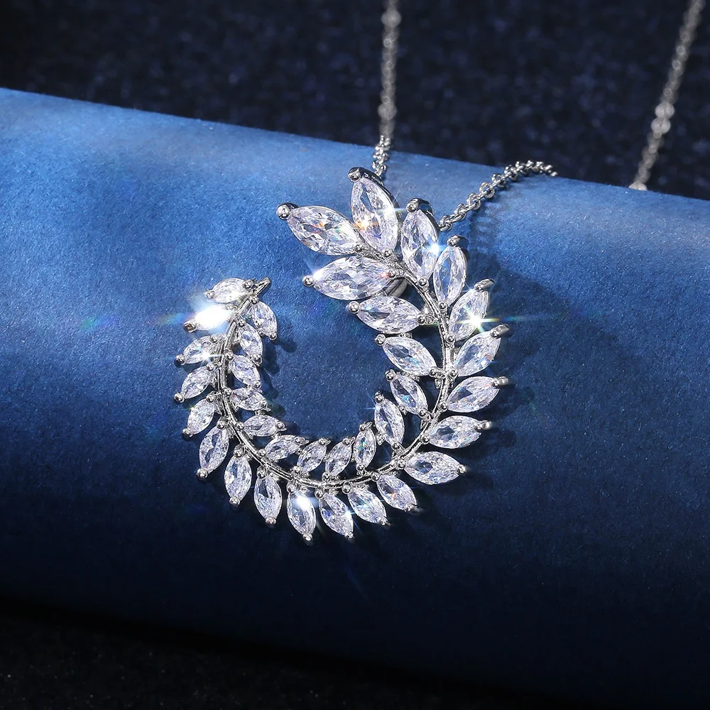 

Fashion Leaf Shape Pendent Necklace Women Dazzling Crystal Zircon Trendy Necklace High Quality Wedding Jewelry Anniversary Gifts, Picture shows