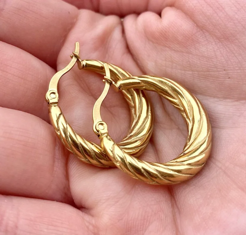 

2021 New Vintage Style 18k Gold Plated Screw Twisted Earring Stainless Steel Smooth Chunky Hoop Earrings For Women, Gold color