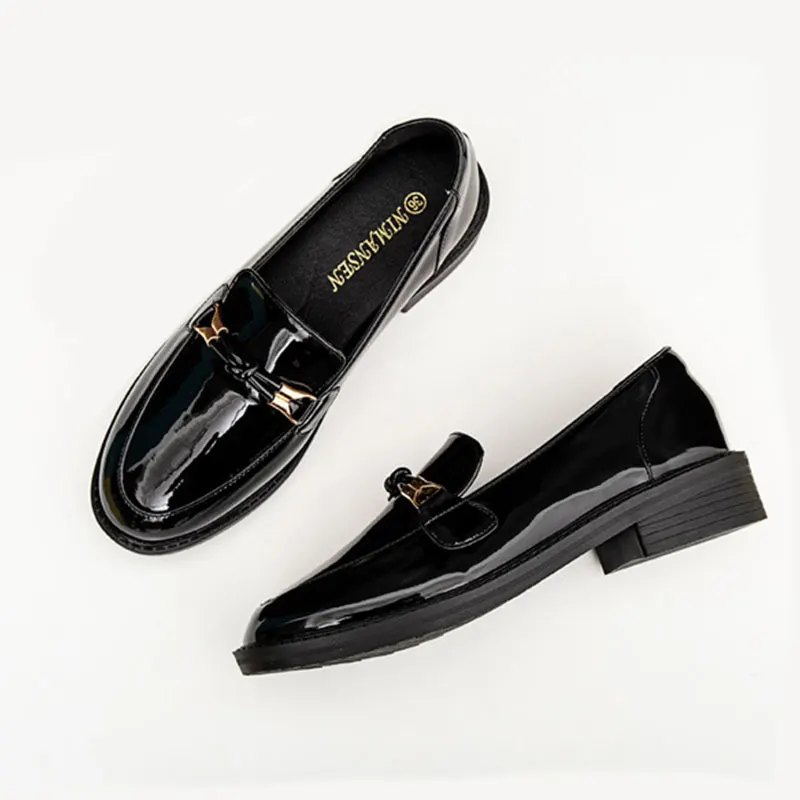 

Spring women retro flat dress shoes versatile patent leather women's commute loafers