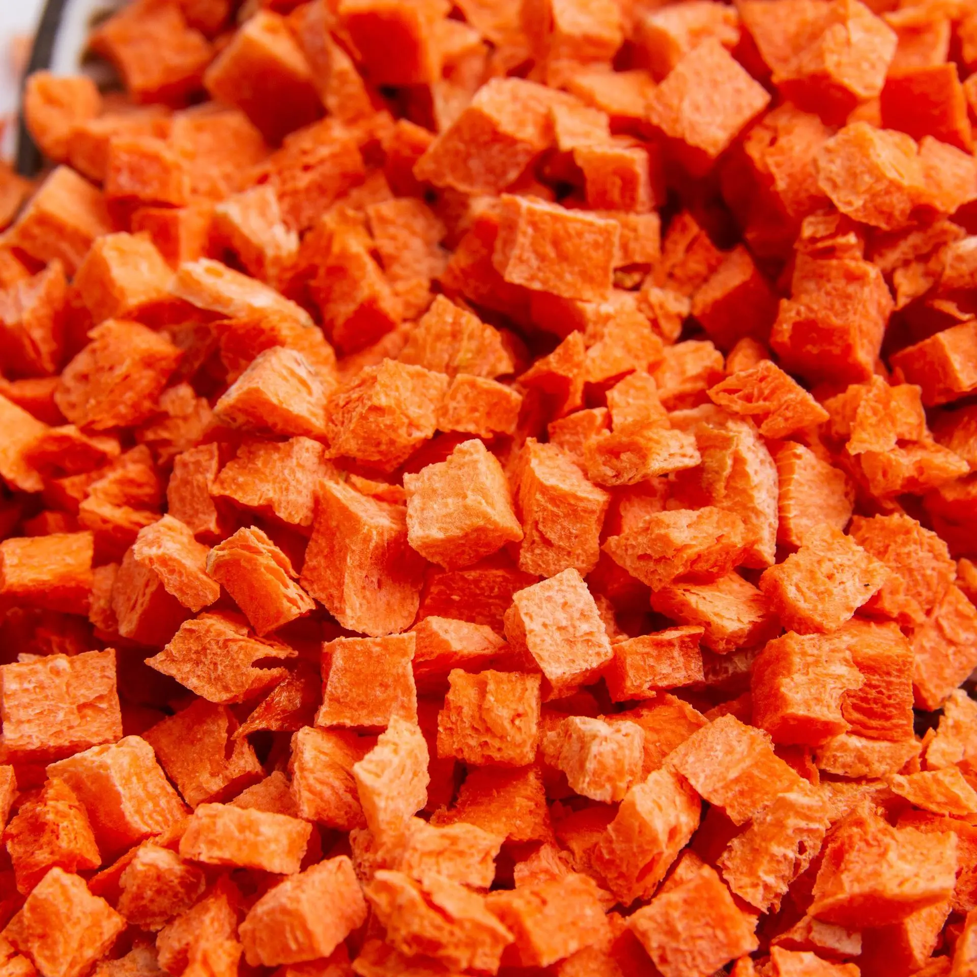 freeze drying carrot diced crisp healthy veggie chips