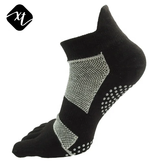 

Mens sport 5 toe socks black and white colour high quality cotton non-slip trampoline yoga socks