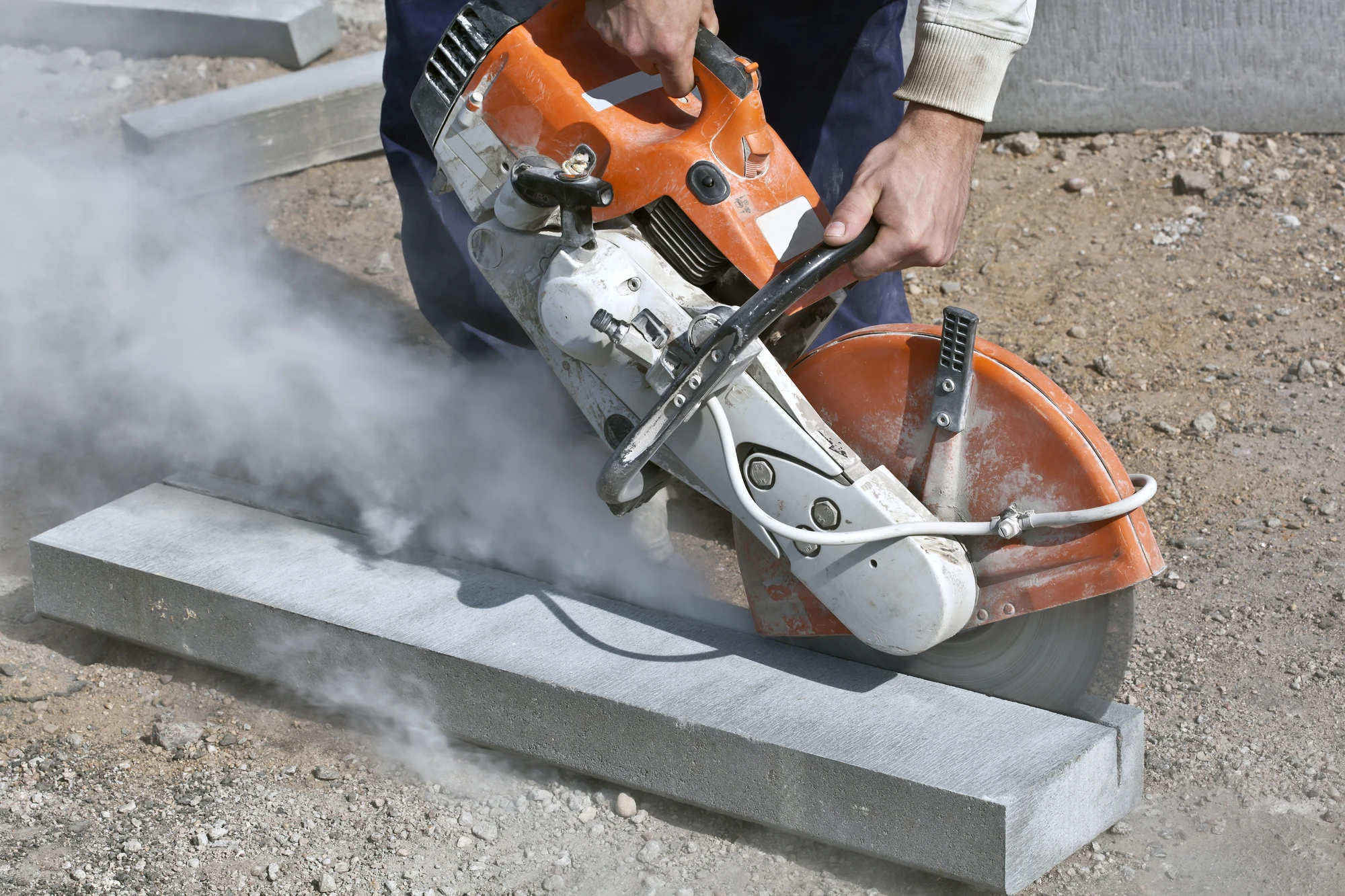 Чем пилить камень. Алмазный резак betona. Алмазная резка Diamond Cutting. Машина для резки бетона 250мм. Инструмент для резки армированного бетона.