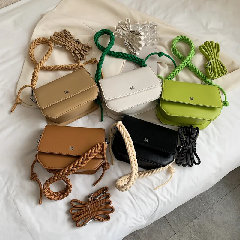 

2021 New Fashion Casual Pearl chain one-shoulder messenger small square bag