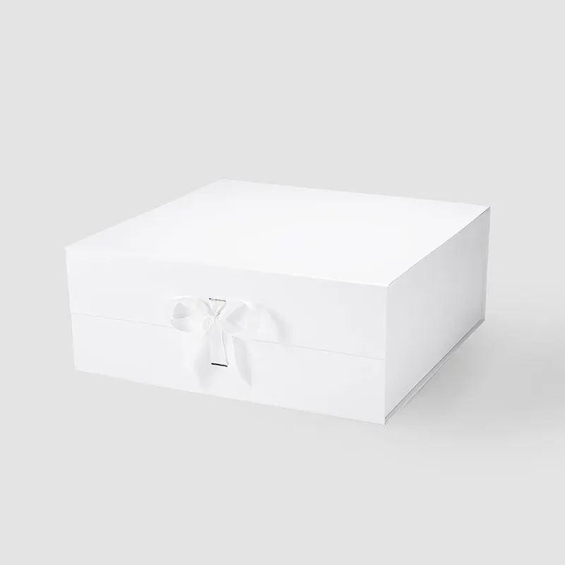 

Low MOQ custom logo printing white folding magnetic closure gift mailer box with ribbon