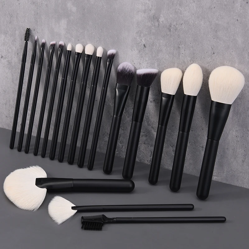 

18 Pcs Premium Synthetic Black Wooden Handle Cosmetics Tool Brush Set Makeup 2021 Foundation Powder Makeup Brushes Kit