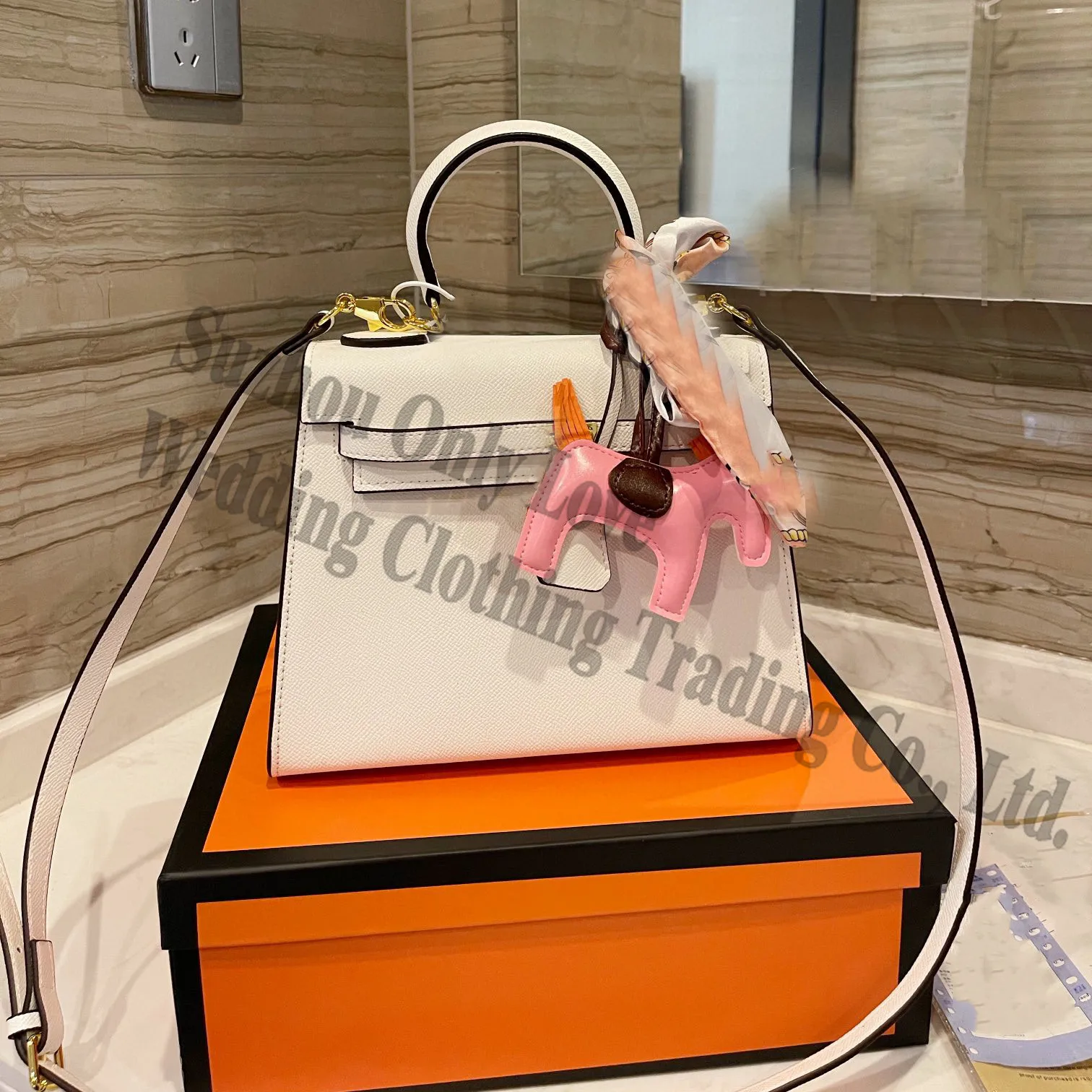 

2021 New Ladies Luxury Designer Saddle Genuine Leather Handbags White Red Scarves Horse Shoulder Bag Hand bags For Ladies