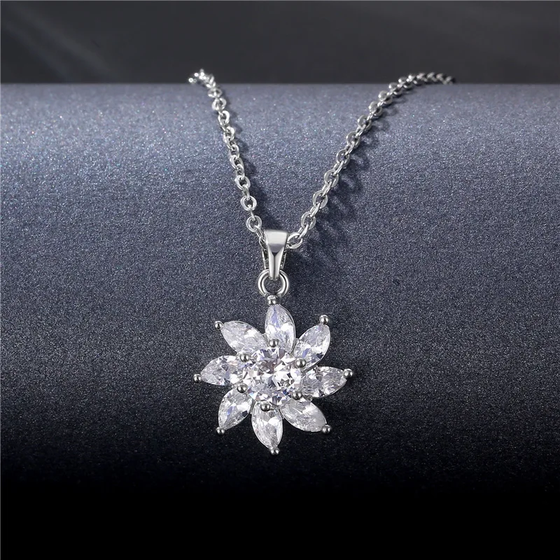 

Korean Fashion Style Full Crystal Rhinestone Flower Pendant Necklaces Bling Bling Cubic Zircon Flower Clavicle Chain Necklaces