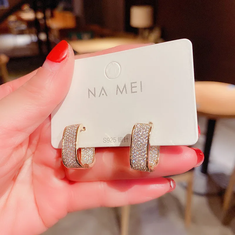 

Zircon temperament high-end exquisite female 2021 new trend hug ear buckle earrings