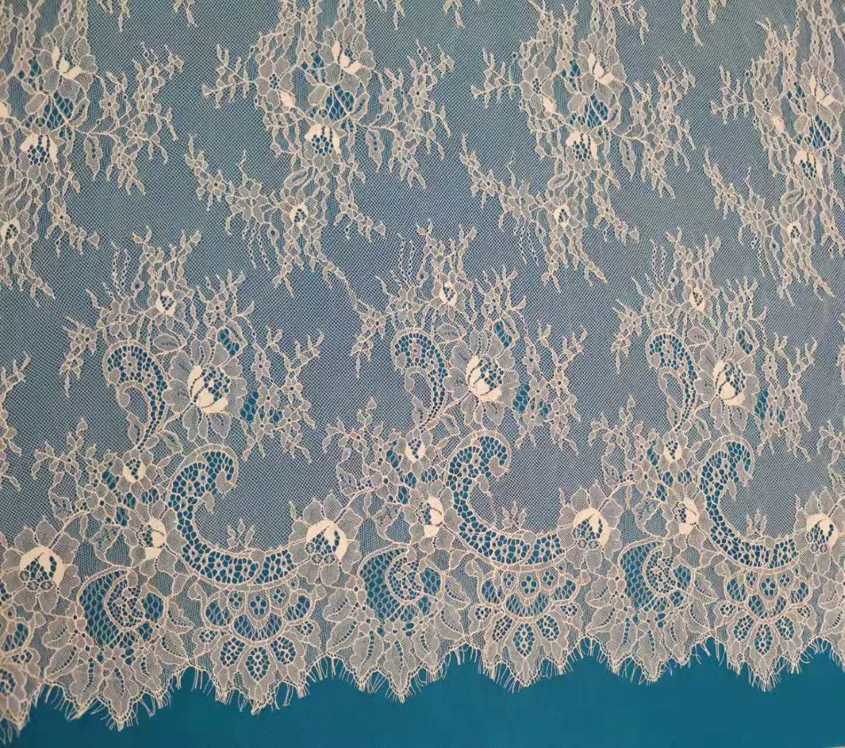 

Wholesale 300*150cm tulle french eyelash chantilly lace fabric for wedding dress, White