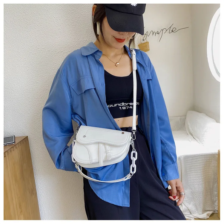 

Dropshipping 2021 new design saddle bag fashion chains crossbody purses and handbags for women, White/yellow/green/black/purple
