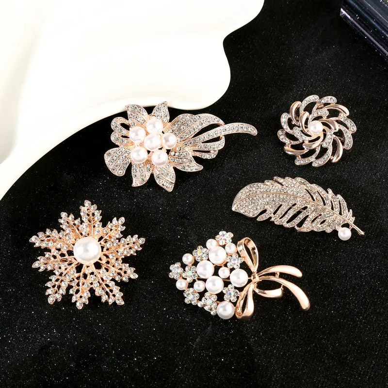 

Luxury Clothing Accessories Zircon Plum Blossom Butterfly Bee Brooch Pin Jewelry Metal Fashion Brooch For Ladies
