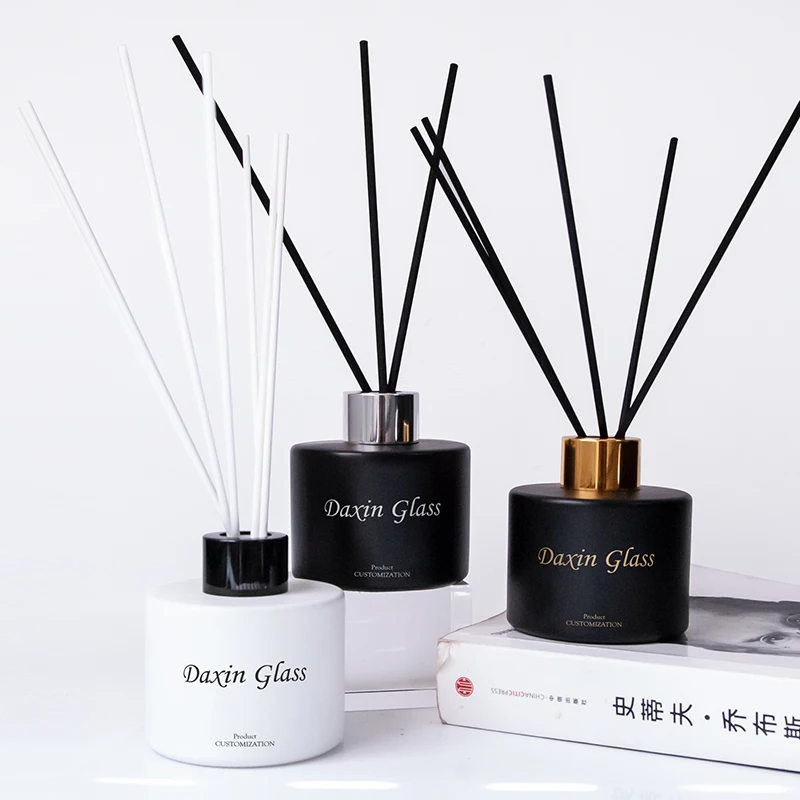 

Wholesale Simple Round Glass White Black 100ml Empty Perfume Reed Diffuser Bottle with Stick