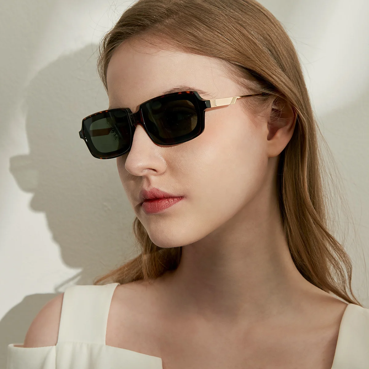 

Sunborry Custom Logo Womens Ladies Alloy Fashion Metal Small Travel Sunglasses 2021