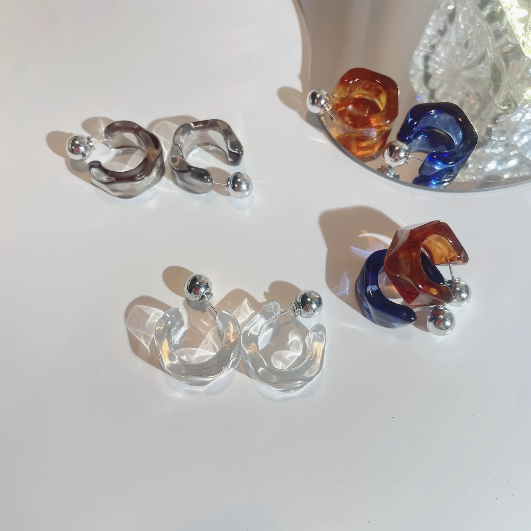 

2021 Fashion New Resin Acrylic Earrings Statement Clear Resin Earrings