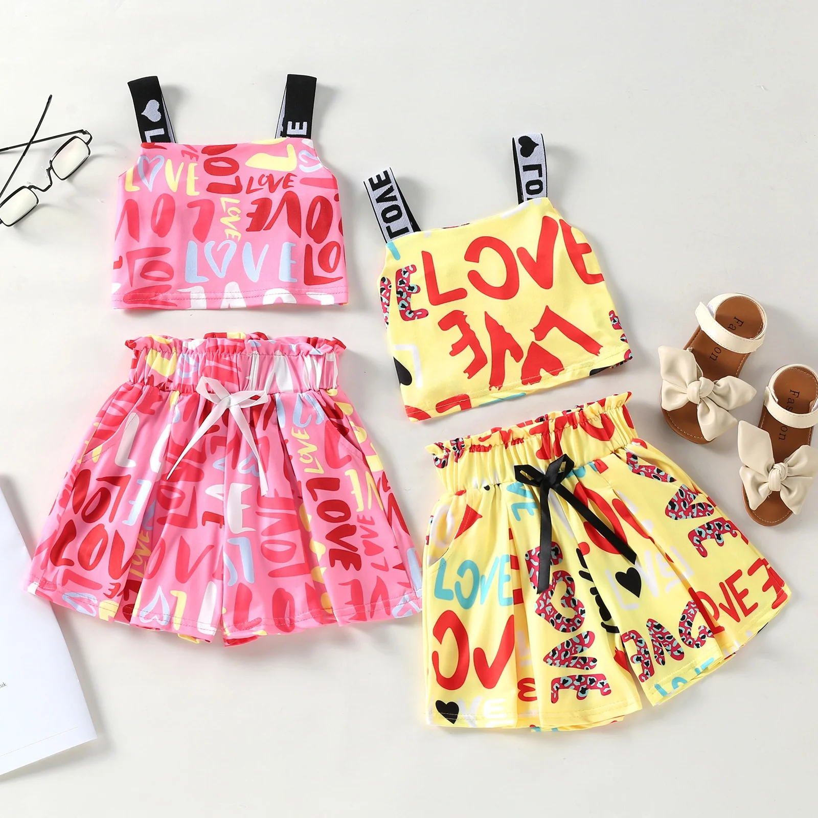 

2022 Kids Summer Clothes New Graffiti Love Letter Print Sleeveless Tops Loose Short Pants 2PCS Baby Outfit Girls Clothing Sets
