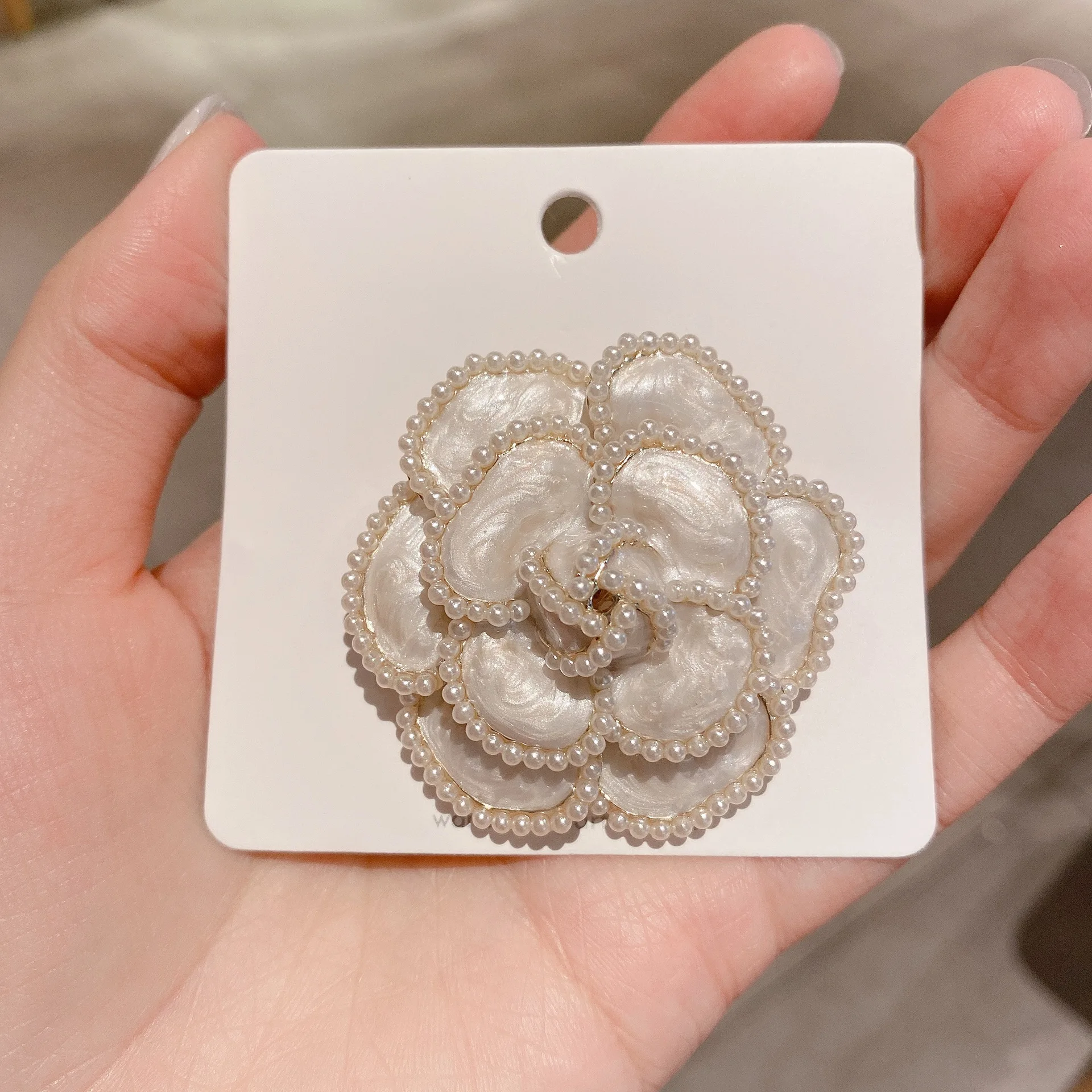 

2021 New Sweet White Rose Flower Brooches Pins Fashion Clothing Women Jewelry