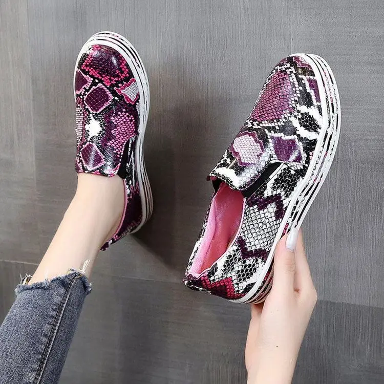 

2020 new woman sneaker snake-print Pu women's flats sports shoes sneakers for female